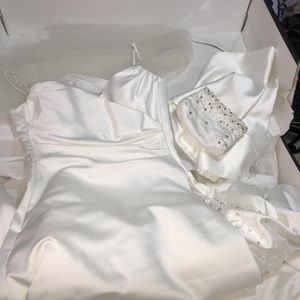 Dimensions Size 12 Swarovski Wedding Dress…